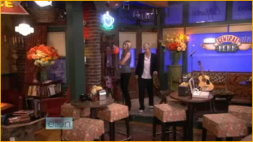 Jennifer Aniston regresó al set de Central Perk en el programa de Ellen